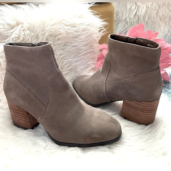 NWT Blondo waterproof suede ankle booties block heel 7.5 - Picture 1 of 10